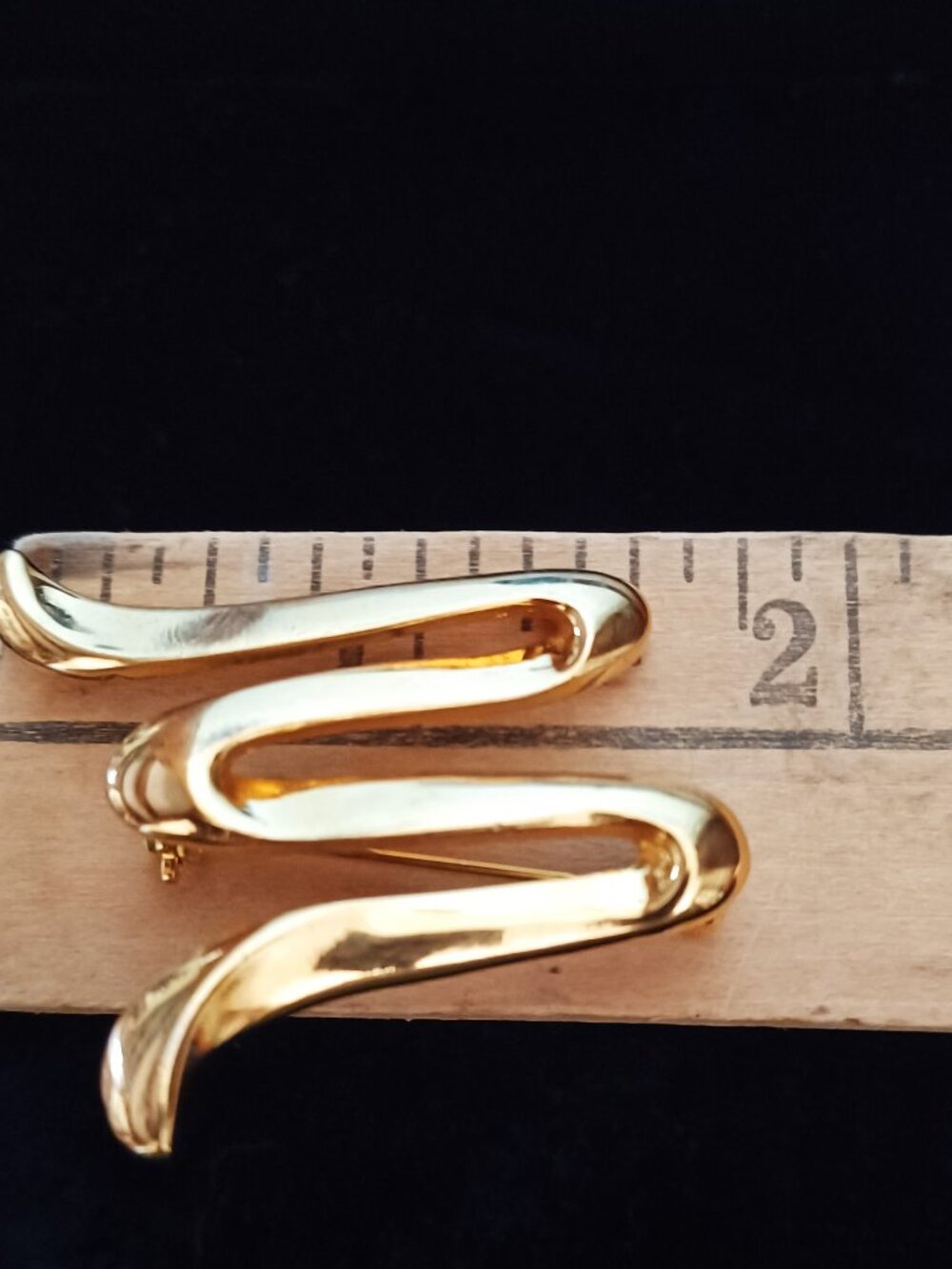 M or W Gold tone Brooch NWOT - Picture 5 of 5